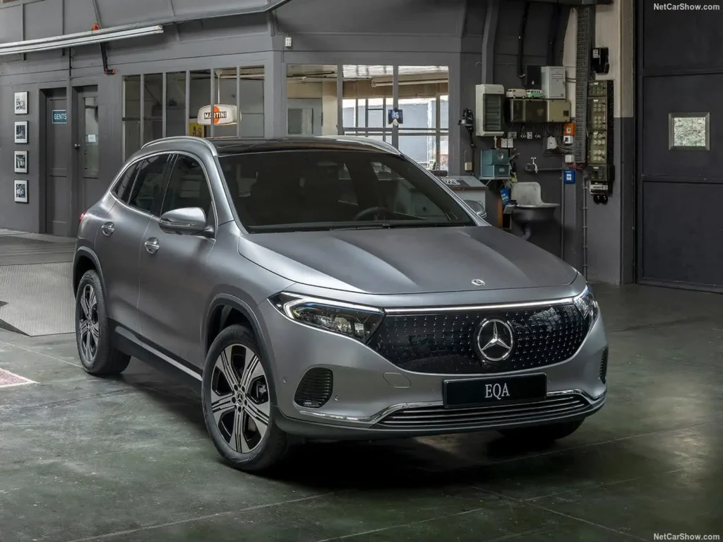 مرسدس بنز EQA، خودروی لوکس برقی با طراحی شیک و ظاهری مدرن، رنگ متالیک براق