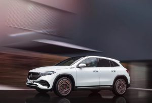 مرسدس بنز سی کلاس به رنگ ابی